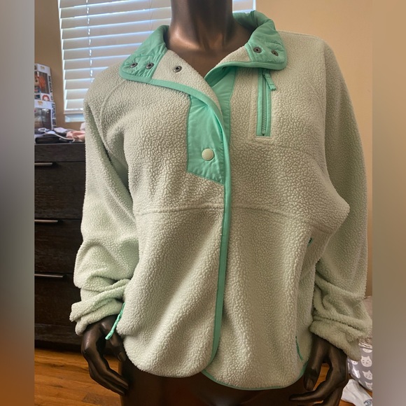 American Eagle Outfitters Sweaters - American eagle fleece mint green sweater